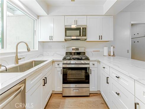 559  Traverse  , Costa Mesa, CA