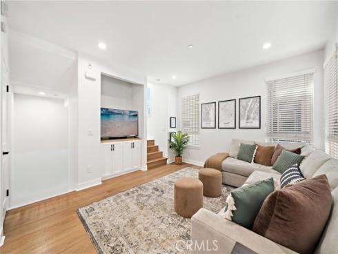 1974 Meyer D Place, Costa Mesa, CA