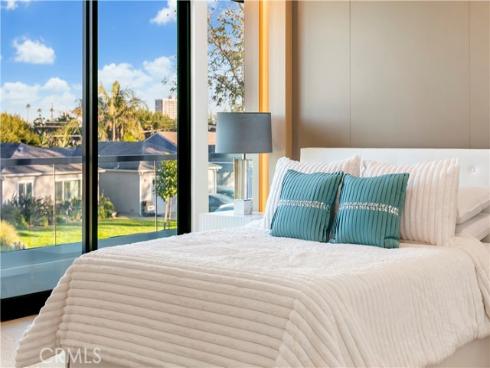 853 Oak , Costa Mesa, CA