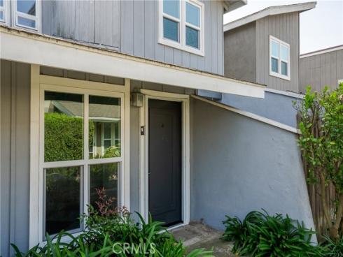 345  University  F4  Drive, Costa Mesa, CA
