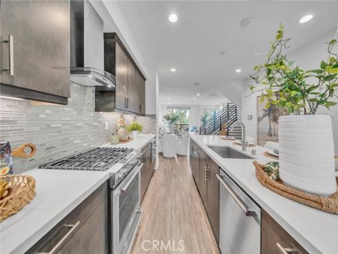 687  Doheny  , Costa Mesa, CA