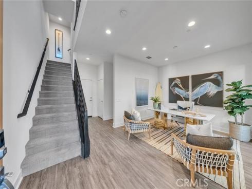 687  Doheny  , Costa Mesa, CA