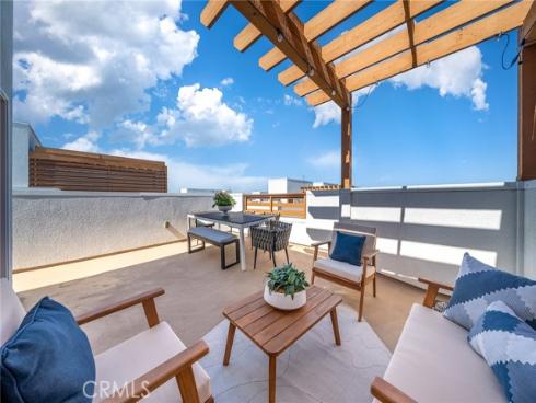 687  Doheny  , Costa Mesa, CA