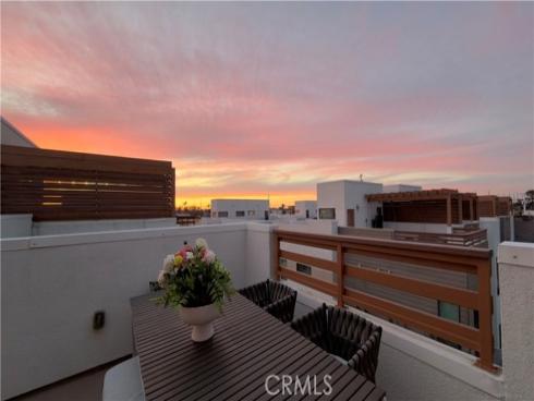 687  Doheny  , Costa Mesa, CA