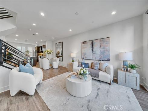 687  Doheny  , Costa Mesa, CA