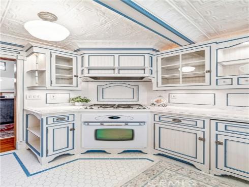 2074  Meadow View   Lane, Costa Mesa, CA