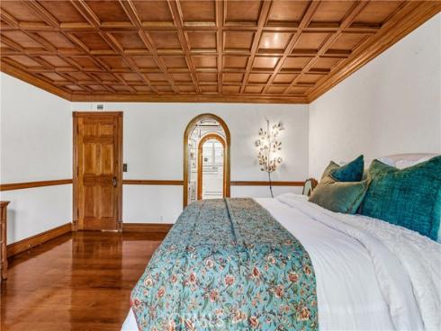 2074  Meadow View   Lane, Costa Mesa, CA