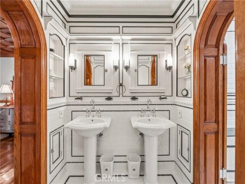 2074  Meadow View   Lane, Costa Mesa, CA