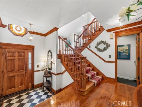 2074  Meadow View   Lane, Costa Mesa, CA