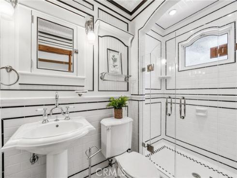 2074  Meadow View   Lane, Costa Mesa, CA