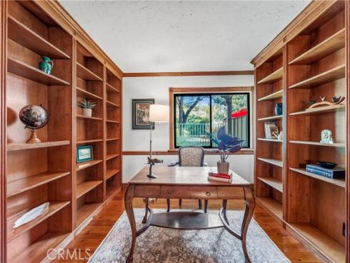 2074  Meadow View   Lane, Costa Mesa, CA