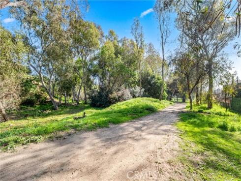 2074  Meadow View   Lane, Costa Mesa, CA