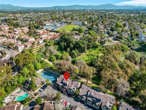2074  Meadow View   Lane, Costa Mesa, CA