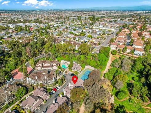 2074  Meadow View   Lane, Costa Mesa, CA