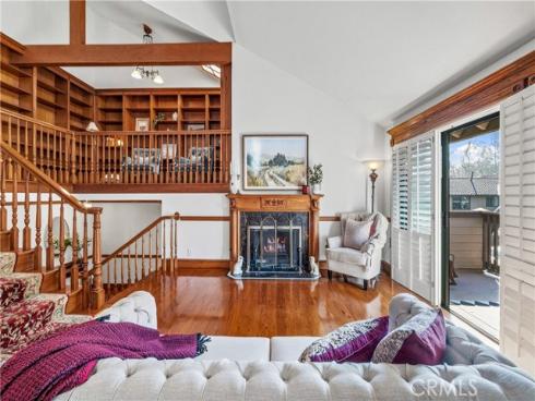 2074  Meadow View   Lane, Costa Mesa, CA