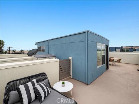 1683  Superior  , Costa Mesa, CA