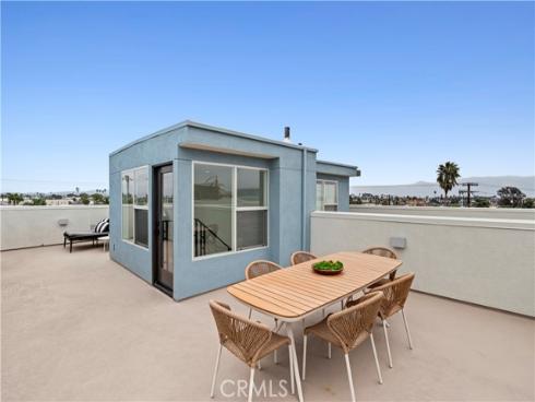 1683  Superior  , Costa Mesa, CA