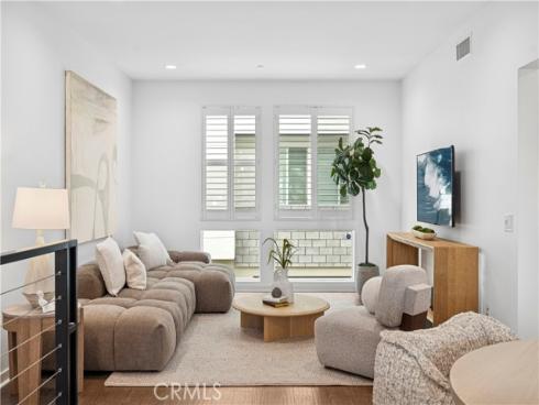 1683  Superior  , Costa Mesa, CA