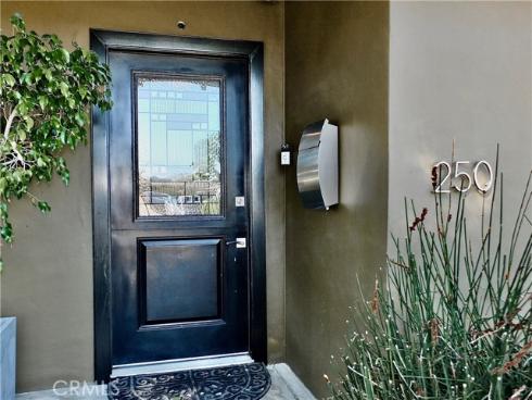 250  Bucknell Rd  , Costa Mesa, CA