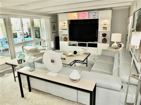 250  Bucknell Rd  , Costa Mesa, CA