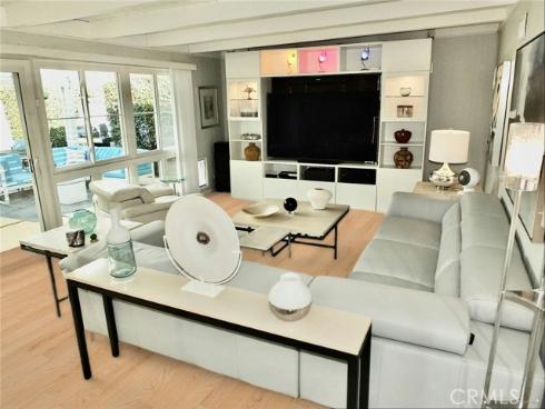 250  Bucknell Rd  , Costa Mesa, CA