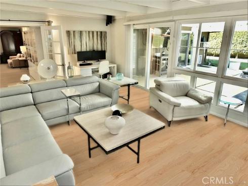 250  Bucknell Rd  , Costa Mesa, CA