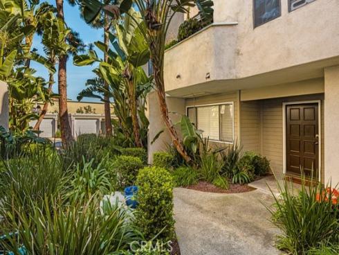 421  Bryson Springs  , Costa Mesa, CA