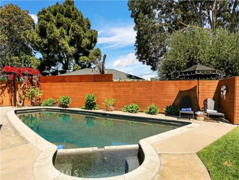 2110  President  , Costa Mesa, CA