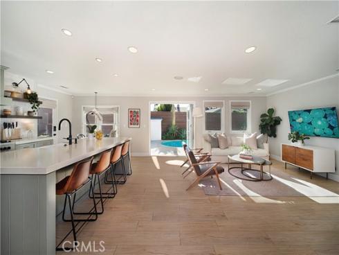 389  Mira Loma  , Costa Mesa, CA