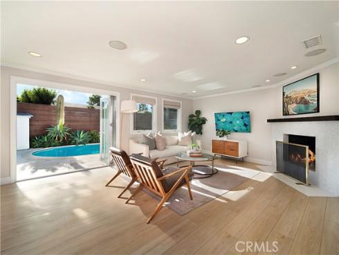 389  Mira Loma  , Costa Mesa, CA