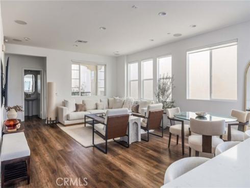 329  Ford  , Costa Mesa, CA