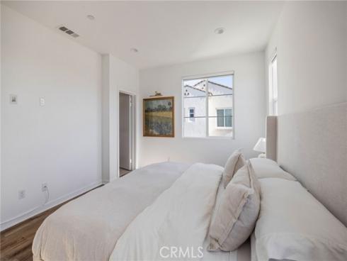 329  Ford  , Costa Mesa, CA