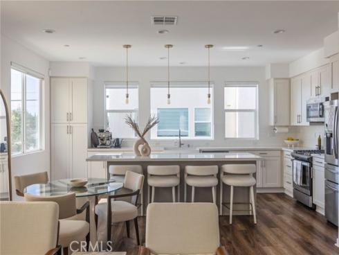 329  Ford  , Costa Mesa, CA