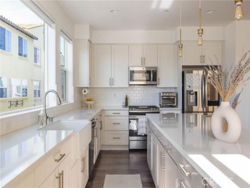 329  Ford  , Costa Mesa, CA