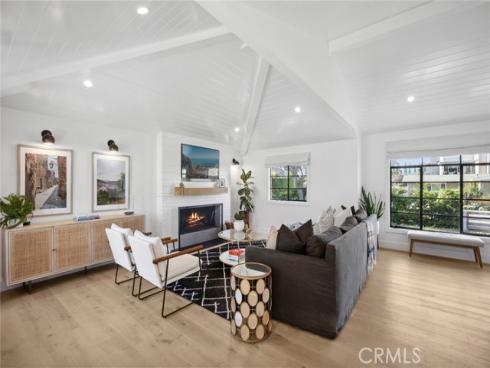 206  Del Mar   Avenue, Costa Mesa, CA