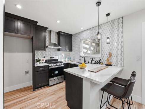 106  Lexington  , Costa Mesa, CA