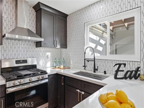 106  Lexington  , Costa Mesa, CA