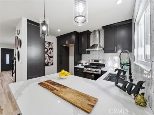 106  Lexington  , Costa Mesa, CA