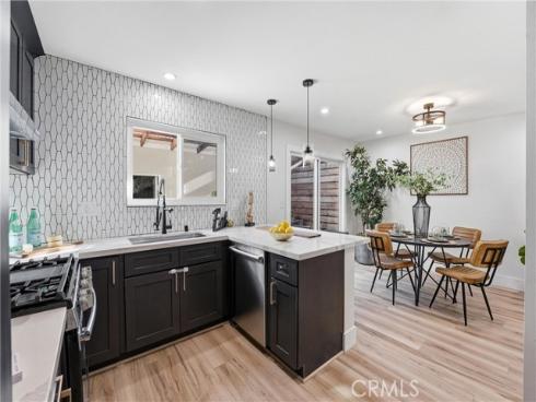 106  Lexington  , Costa Mesa, CA