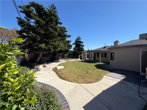 934  Governor  , Costa Mesa, CA