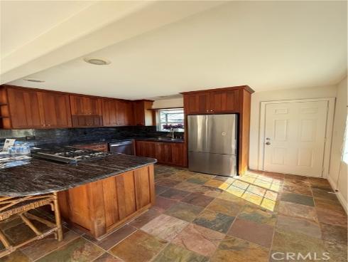 934  Governor  , Costa Mesa, CA