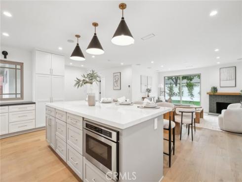 1147  Charleston  , Costa Mesa, CA