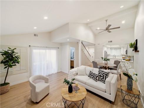 324  Sydney  , Costa Mesa, CA