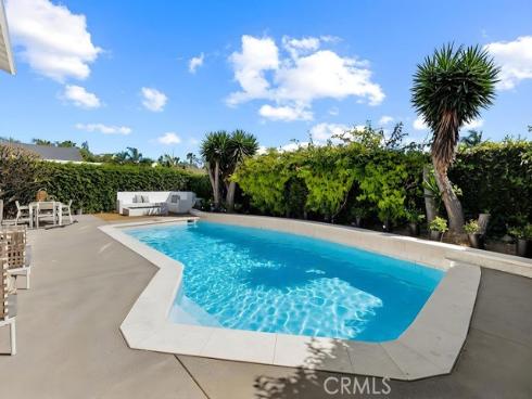 937  Carnation  , Costa Mesa, CA
