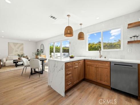 937  Carnation  , Costa Mesa, CA