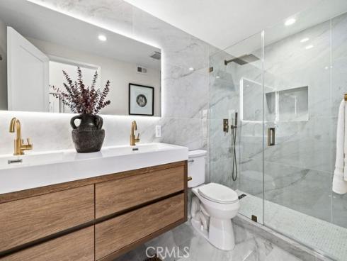 937  Carnation  , Costa Mesa, CA
