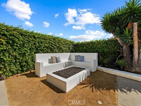 937  Carnation  , Costa Mesa, CA