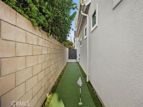 2076  Tablelands Way  , Costa Mesa, CA