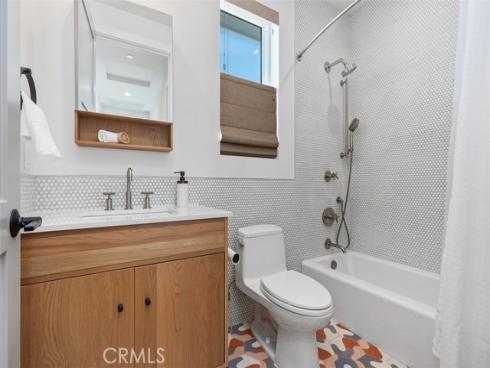 175  Costa Mesa  , Costa Mesa, CA