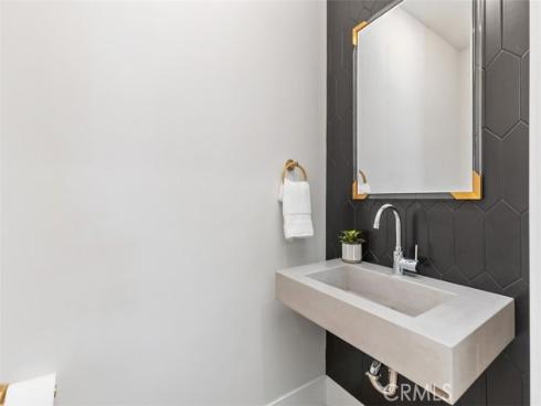 175  Costa Mesa  , Costa Mesa, CA